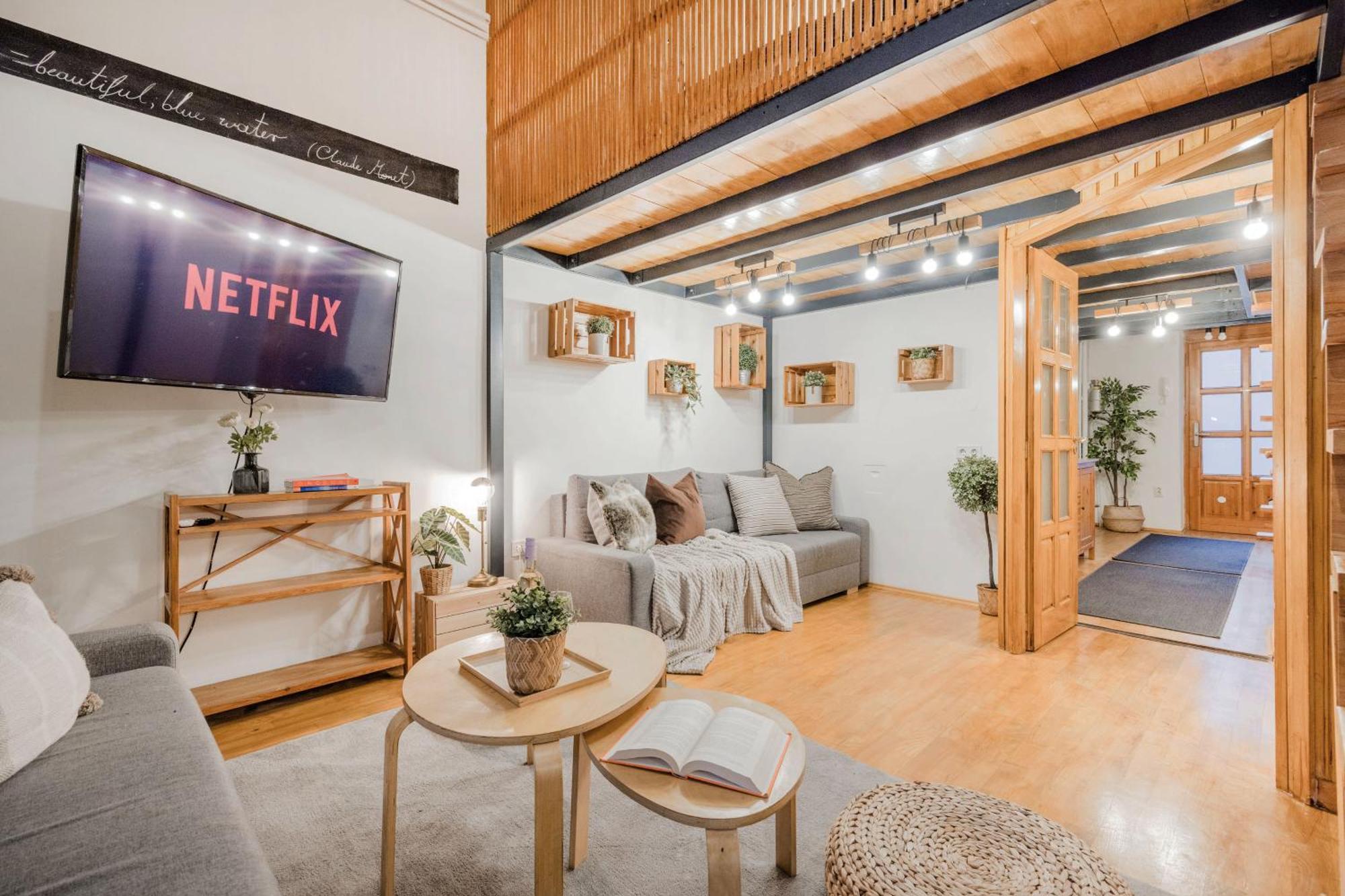 Wellness Wonderland: Garden, Sauna, Jacuzzi In Cbd ブダペスト エクステリア 写真
