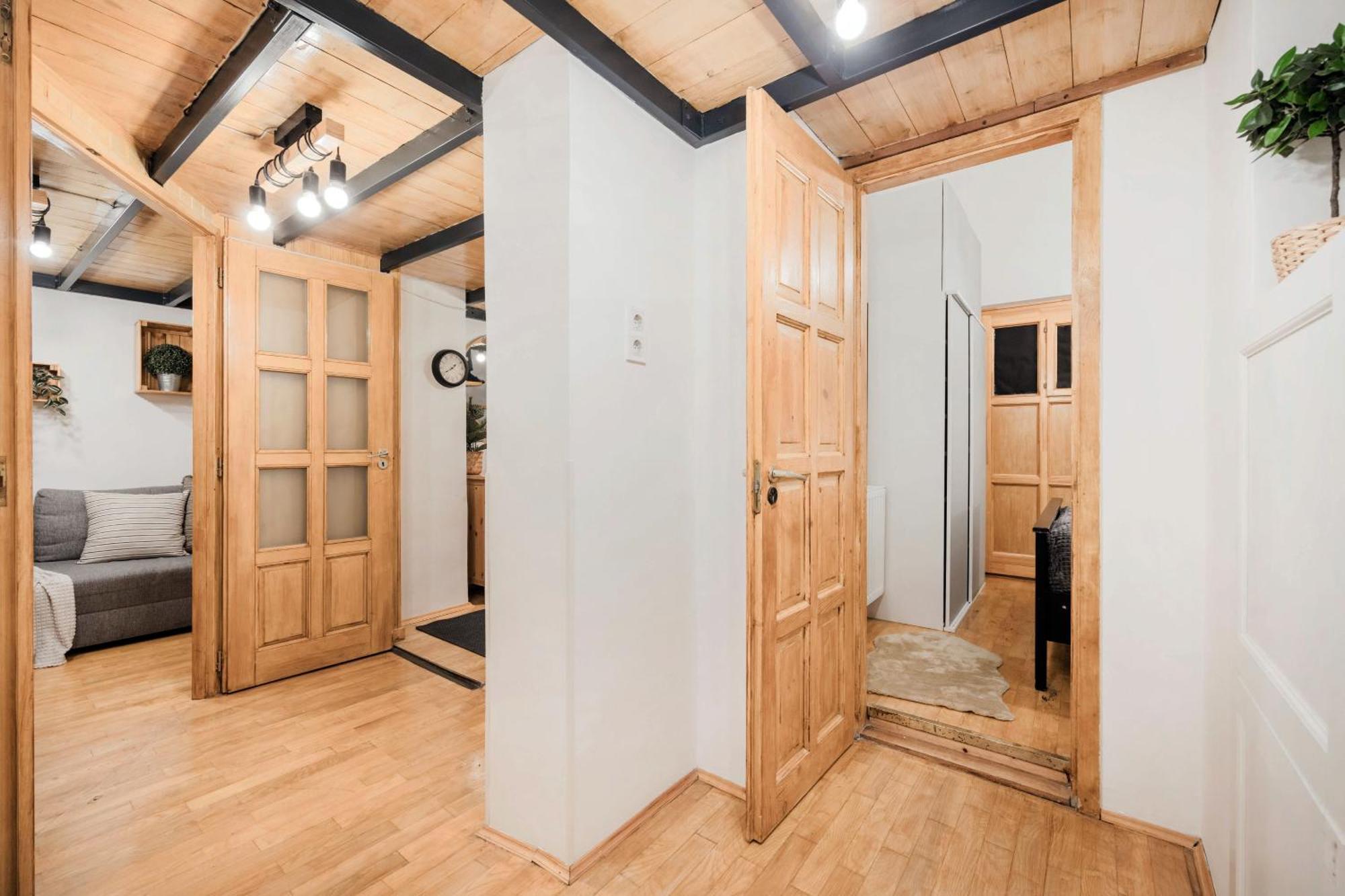 Wellness Wonderland: Garden, Sauna, Jacuzzi In Cbd ブダペスト エクステリア 写真