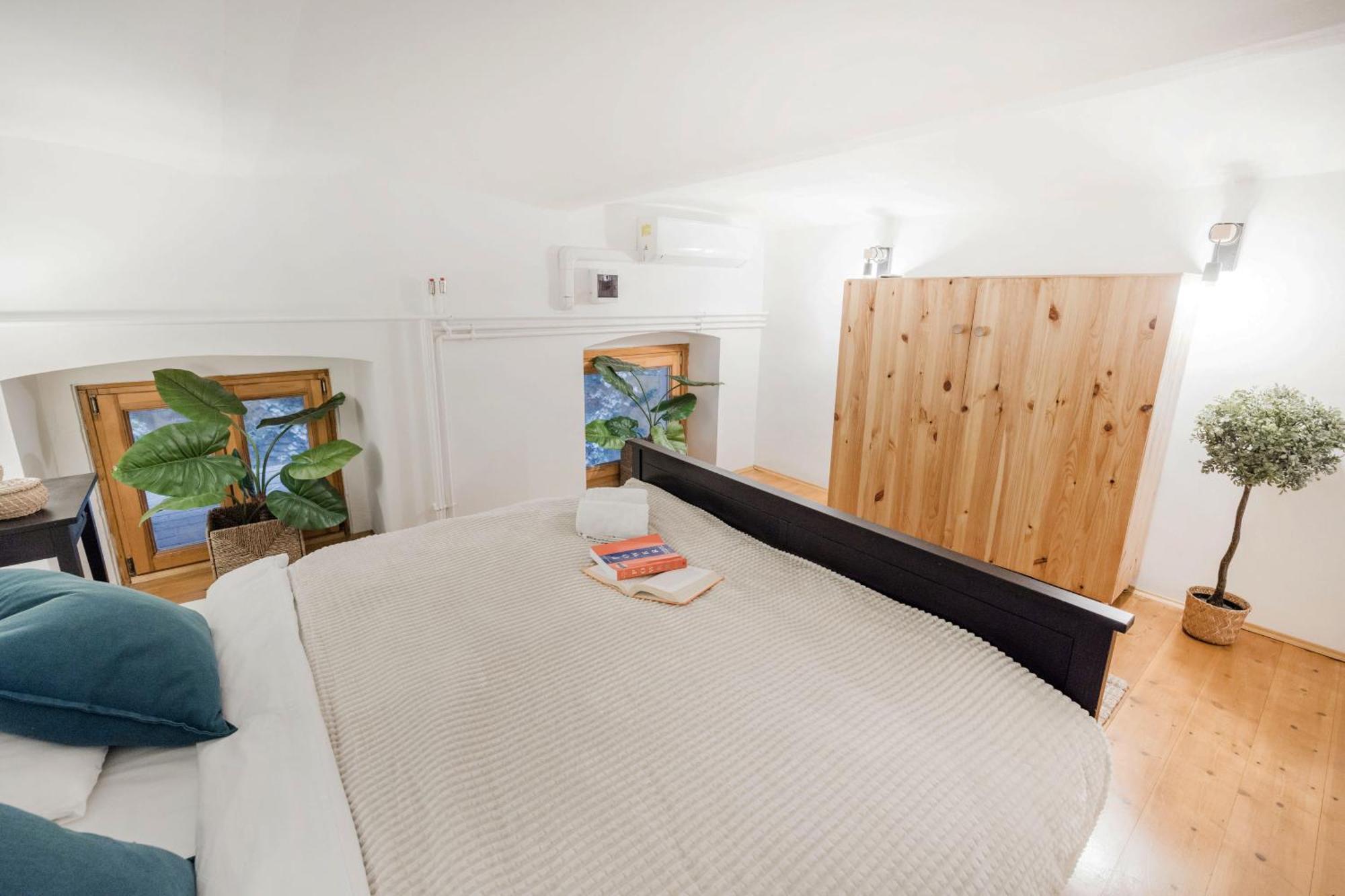Wellness Wonderland: Garden, Sauna, Jacuzzi In Cbd ブダペスト エクステリア 写真