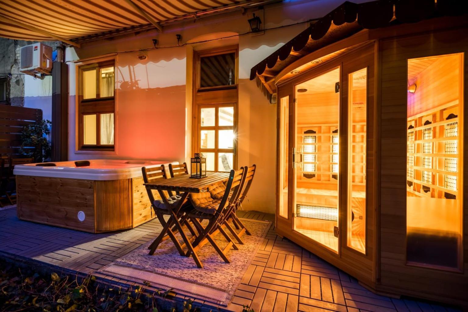 Wellness Wonderland: Garden, Sauna, Jacuzzi In Cbd ブダペスト エクステリア 写真