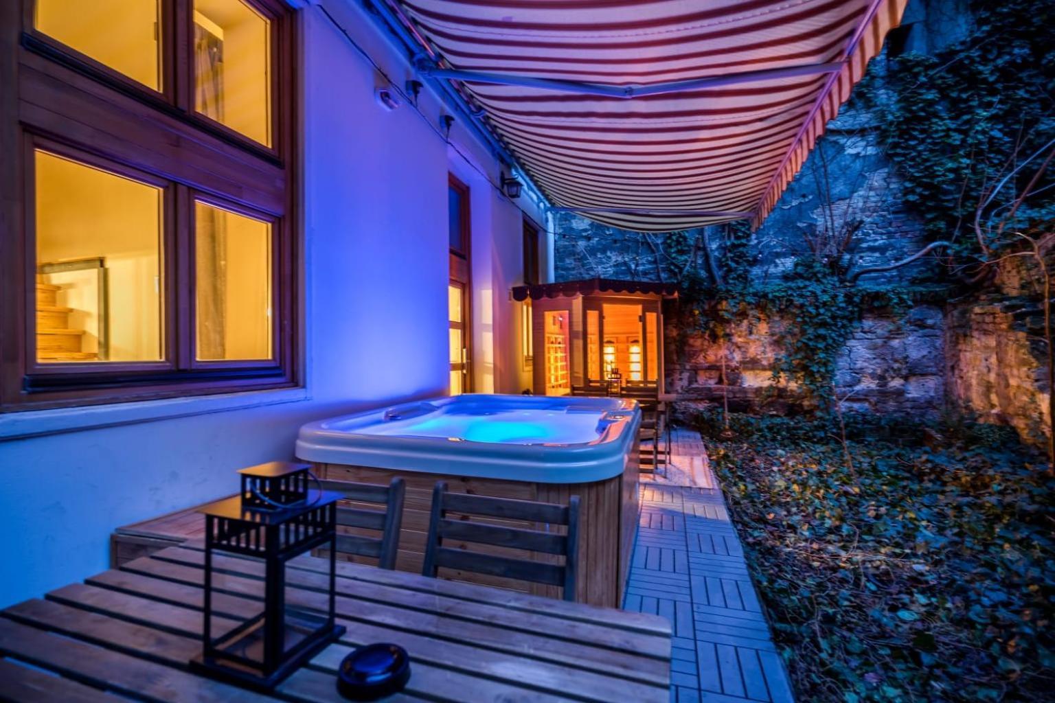 Wellness Wonderland: Garden, Sauna, Jacuzzi In Cbd ブダペスト エクステリア 写真