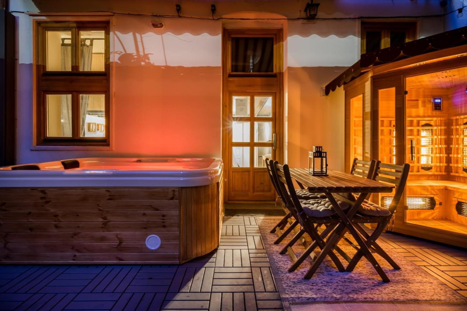 Wellness Wonderland: Garden, Sauna, Jacuzzi In Cbd ブダペスト エクステリア 写真