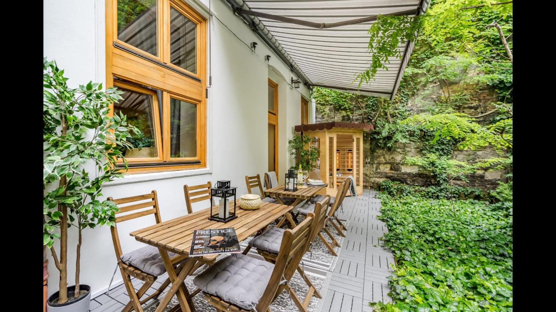 Wellness Wonderland: Garden, Sauna, Jacuzzi In Cbd ブダペスト エクステリア 写真